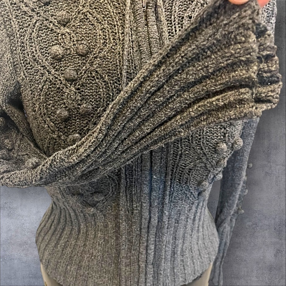 Etui Fisherman Bobble Aran Zip Front Hoodie Sweater in Grey - Picture 6 of 16